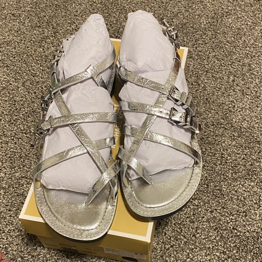 Michael Kors Darrington Flat Metallic Leather Strappy Sandals in 8.5 - Picture 3 of 5